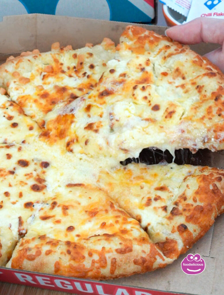 Domino s World Cheese Pizza And Blueberry Pizza Fold Oo foodielicious domino-s-world-cheese-pizza-and-blueberry-pizza-fold-oo-foodielicious